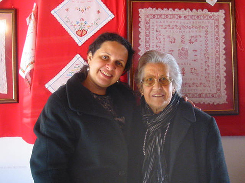 Escritora Socorro Acioli com Prof. Maria do Carmo Reis Escritora Socorro Acioli com Prof. Maria do Carmo Reis